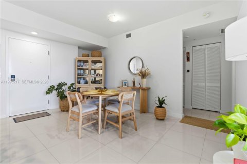 Condominio en venta en Doral, Florida, 2 dormitorios, 99.03 m2 № 2066107 - foto 2