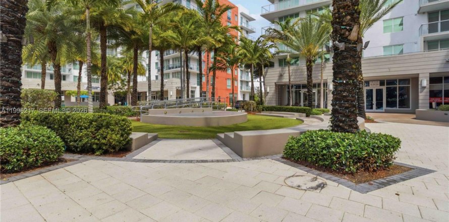 Condominio en Doral, Florida, 2 dormitorios  № 2066107