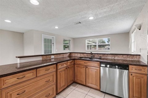 Villa ou maison à vendre à Dover, Floride: 3 chambres, 154.22 m2 № 2388374 - photo 9