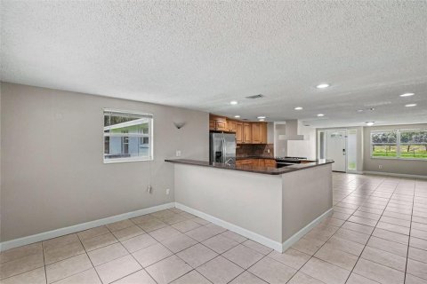 Villa ou maison à vendre à Dover, Floride: 3 chambres, 154.22 m2 № 2388374 - photo 8