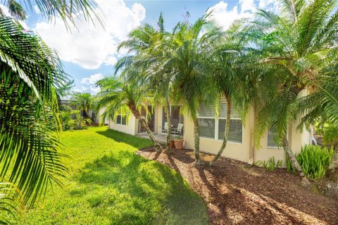 House in Poinciana, Florida 2 bedrooms, 136.29 sq.m. № 1562621 - photo 5