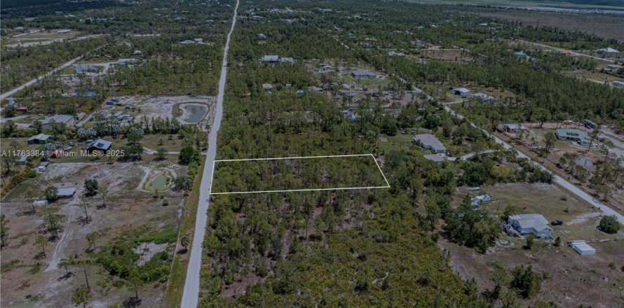 Commercial property in Punta Gorda, Florida № 2038704