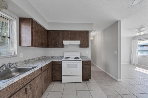 Villa ou maison à louer à Nokomis, Floride: 2 chambres, 102.19 m2 № 2425671 - photo 14