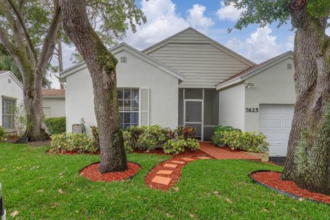 House in Boynton Beach, Florida 2 bedrooms, 140.19 sq.m. № 2176946 - photo 2