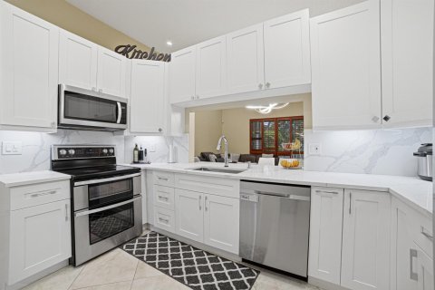 House in Boynton Beach, Florida 2 bedrooms, 140.19 sq.m. № 2176946 - photo 19