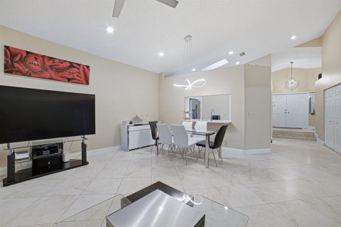 House in Boynton Beach, Florida 2 bedrooms, 140.19 sq.m. № 2176946 - photo 15