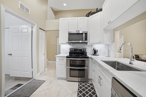 House in Boynton Beach, Florida 2 bedrooms, 140.19 sq.m. № 2176946 - photo 20