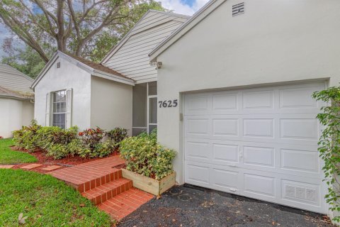 House in Boynton Beach, Florida 2 bedrooms, 140.19 sq.m. № 2176946 - photo 3