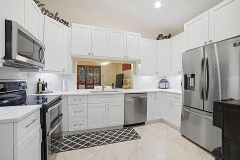 House in Boynton Beach, Florida 2 bedrooms, 140.19 sq.m. № 2176946 - photo 22