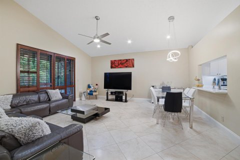 House in Boynton Beach, Florida 2 bedrooms, 140.19 sq.m. № 2176946 - photo 14