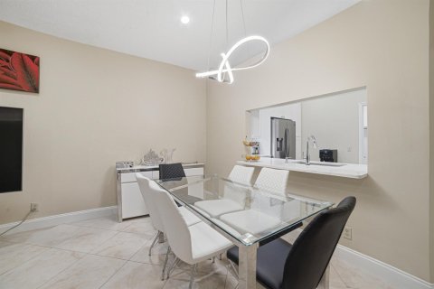 House in Boynton Beach, Florida 2 bedrooms, 140.19 sq.m. № 2176946 - photo 17