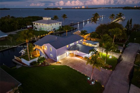 House in St. Lucie, Florida 6 bedrooms, 333.52 sq.m. № 1951484 - photo 10