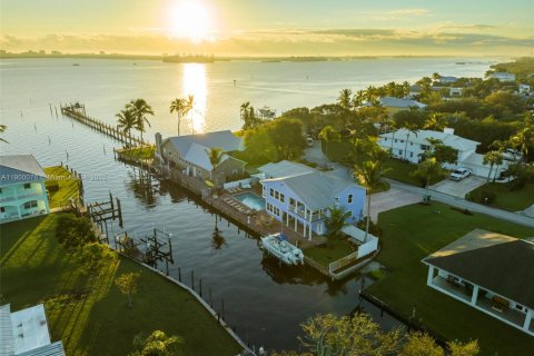 House in St. Lucie, Florida 6 bedrooms, 333.52 sq.m. № 1951484 - photo 9