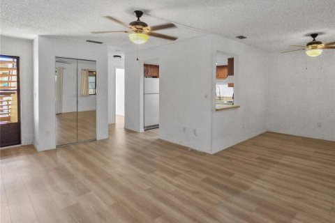 Condominio en venta en Ocala, Florida, 1 dormitorio, 76.37 m2 № 2104893 - foto 5