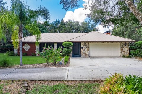 House in Frostproof, Florida 4 bedrooms, 226.5 sq.m. № 1795164 - photo 2