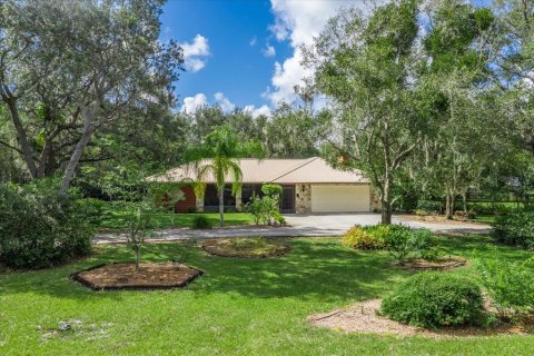 House in Frostproof, Florida 4 bedrooms, 226.5 sq.m. № 1795164 - photo 1