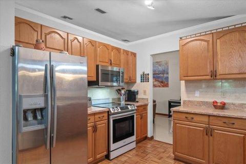 House in Frostproof, Florida 4 bedrooms, 226.5 sq.m. № 1795164 - photo 18