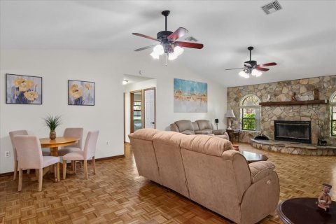 House in Frostproof, Florida 4 bedrooms, 226.5 sq.m. № 1795164 - photo 20
