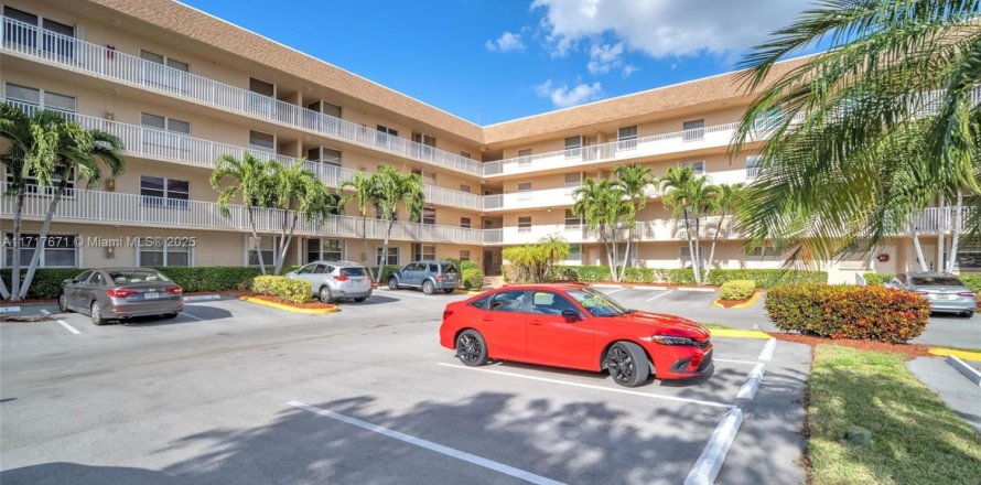 Condo in Sunrise, Florida, 2 bedrooms № 1811708