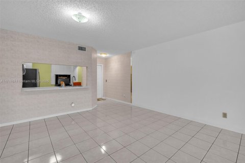 Condo in Sunrise, Florida, 2 bedrooms  № 1811708 - photo 22