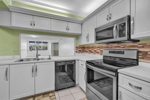 Condo in Sunrise, Florida, 2 bedrooms  № 1811708 - photo 6