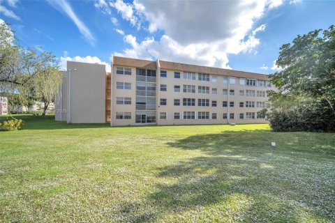 Condo in Sunrise, Florida, 2 bedrooms  № 1811708 - photo 2