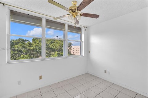 Condo in Sunrise, Florida, 2 bedrooms  № 1811708 - photo 21