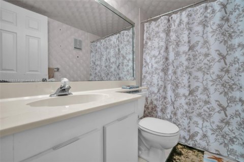 Condo in Sunrise, Florida, 2 bedrooms  № 1811708 - photo 17