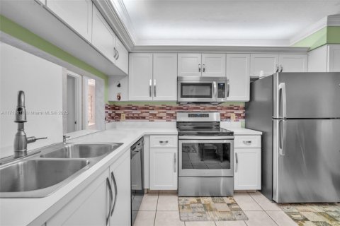 Condo in Sunrise, Florida, 2 bedrooms  № 1811708 - photo 5