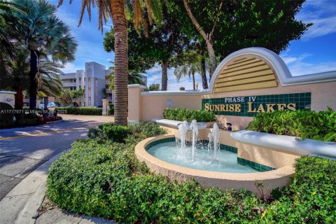 Condo in Sunrise, Florida, 2 bedrooms  № 1811708 - photo 24