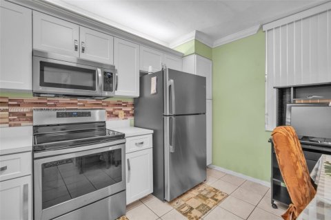 Condo in Sunrise, Florida, 2 bedrooms  № 1811708 - photo 7