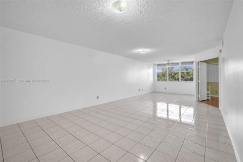 Condo in Sunrise, Florida, 2 bedrooms  № 1811708 - photo 10
