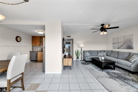 Condominio en venta en Deerfield Beach, Florida, 2 dormitorios, 91.32 m2 № 1981753 - foto 14