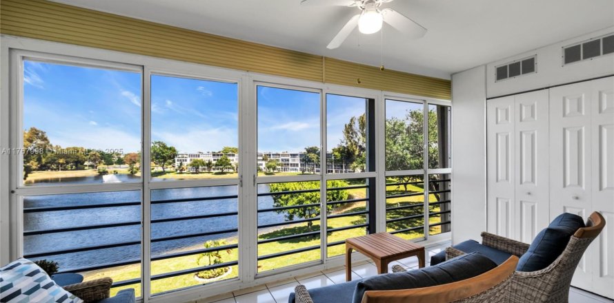 Condominio en Deerfield Beach, Florida, 2 dormitorios  № 1981753