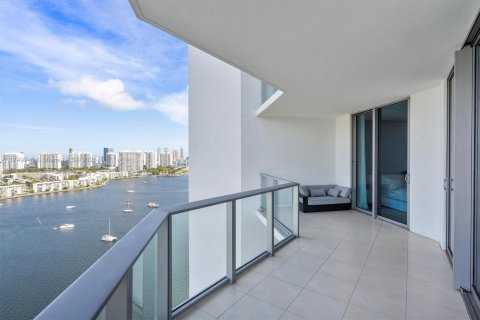 Condominio en venta en North Miami Beach, Florida, 2 dormitorios, 163.14 m2 № 1859833 - foto 3