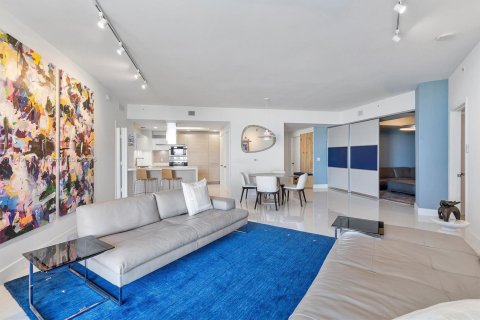 Condominio en venta en North Miami Beach, Florida, 2 dormitorios, 163.14 m2 № 1859833 - foto 5