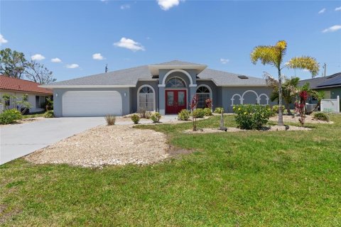 House in Punta Gorda, Florida 3 bedrooms, 246.93 sq.m. № 2212760