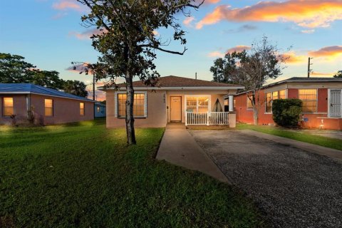 Casa en Saint Petersburg, Florida 3 dormitorios, 124.3 m2 № 2092430