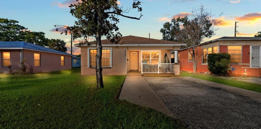 Casa en Saint Petersburg, Florida 3 dormitorios, 124.3 m2 № 2092430