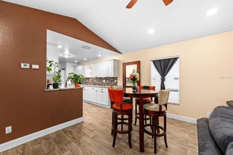 Casa en venta en Saint Petersburg, Florida, 3 dormitorios, 124.3 m2 № 2092430 - foto 11