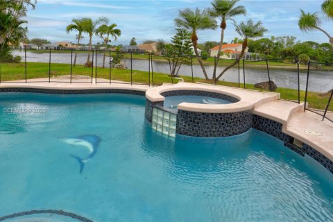 Villa ou maison à louer à Stuart, Floride: 5 chambres, 267.47 m2 № 2060799 - photo 5