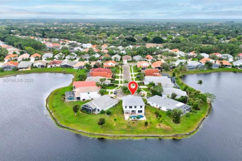 Villa ou maison à louer à Stuart, Floride: 5 chambres, 267.47 m2 № 2060799 - photo 2