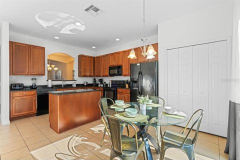 House in Davenport, Florida 6 bedrooms, 263.66 sq.m. № 1567124 - photo 11
