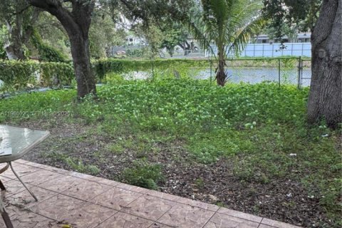 House in Miami Gardens, Florida 4 bedrooms, 137.96 sq.m. № 2027567 - photo 8