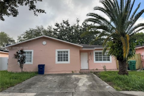 House in Miami Gardens, Florida 4 bedrooms, 137.96 sq.m. № 2027567