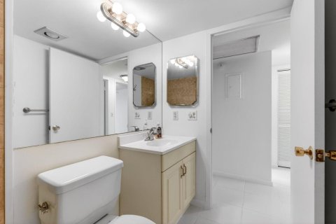 Купить кондоминиум в Бока-Ратон, Флорида 3 комнаты, 79.99м2, № 2084008 - фото 12