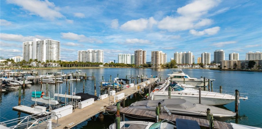 Condo à Aventura, Floride, 2 chambres № 1986156