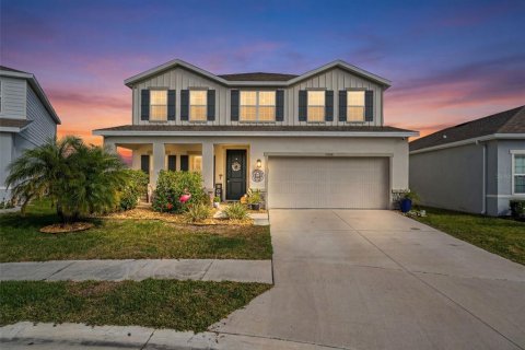 House in Land O' Lakes, Florida 4 bedrooms, 259.38 sq.m. № 2117055