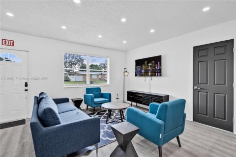 Casa en venta en Hollywood, Florida, 3 dormitorios, 112.88 m2 № 1952080 - foto 2