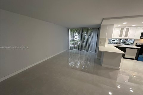 Copropriété à louer à Sunny Isles Beach, Floride: 1 chambre, 71.26 m2 № 2388048 - photo 10